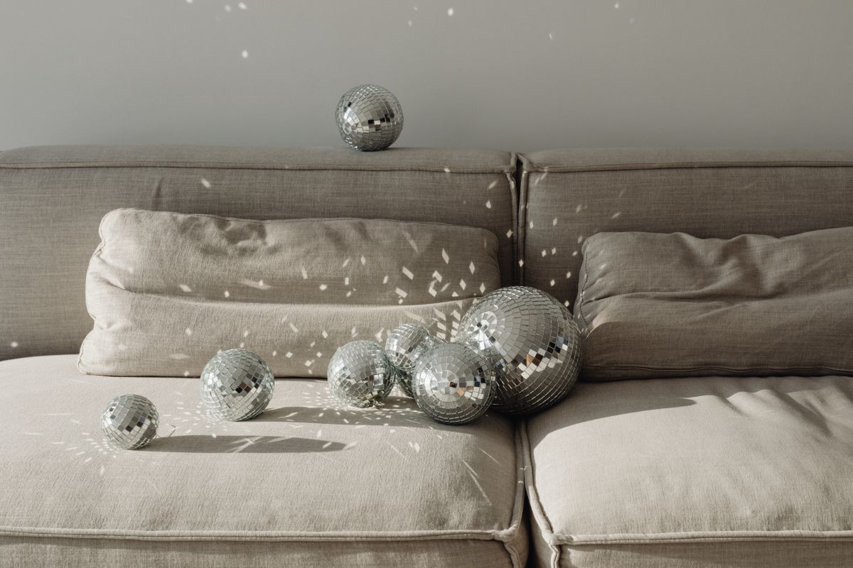 
									New Year’s Eve party mess – confetti – disco balls Stock Free