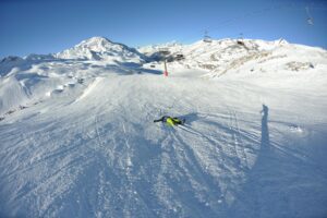 skiing-on-fresh-snow-at-winter-season-at-beautiful-sunny-day-free-photo