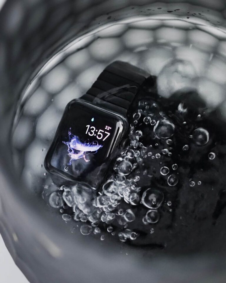 apple-watch-water_preview_0bf9